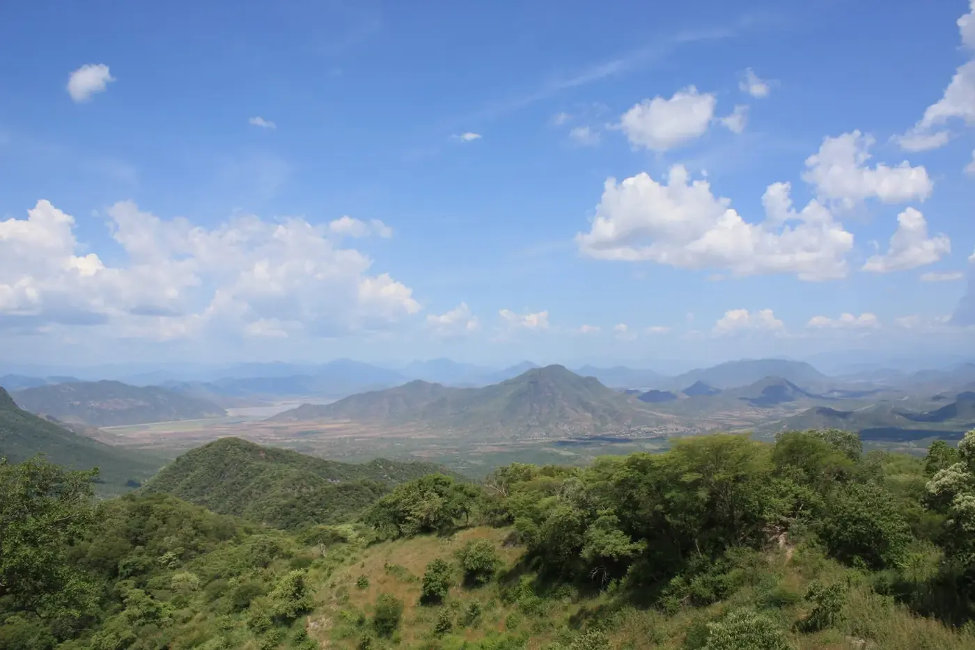 Vista de la Reserva de la Biosfera Zicuirán-Infiernillo, Michoacán